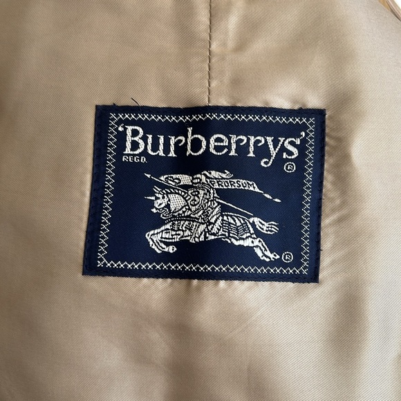 Burberrys trench coat with zip wool insert. This is an authentic vintage item. - Picture 17 of 17